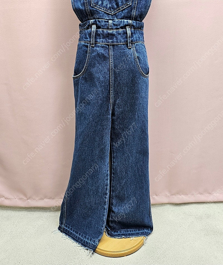 1.임블리 세미부츠컷 데님 멜빵바지 점프수트--4