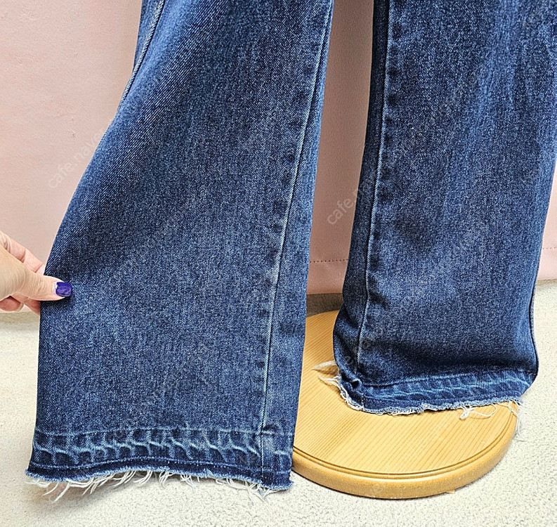 1.임블리 세미부츠컷 데님 멜빵바지 점프수트--5