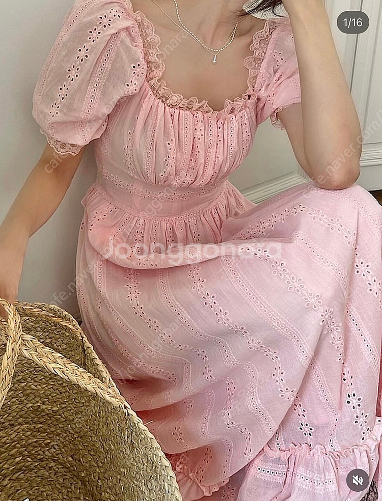 [새상품] 유앤진 샬롯 펀칭 레이스 원피스 핑크--2