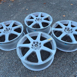 스토닉 QM3 엘란 뉴프라이드 엑센트위트 큐브 PCD100 4홀 + 구형라세티 매그너스 토스카 아반떼XD 쎄라토 구형아반떼 티뷰론터블런스 프라이드 17인치 PCD114.3 4홀 휠