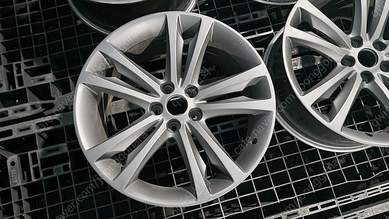 19인치 제네시스EQ900 리어 휠 2개, 제네시스쿠페 이미지