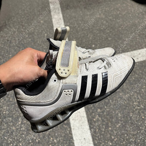 아디파워1 흰검 250 팝니다 이미지