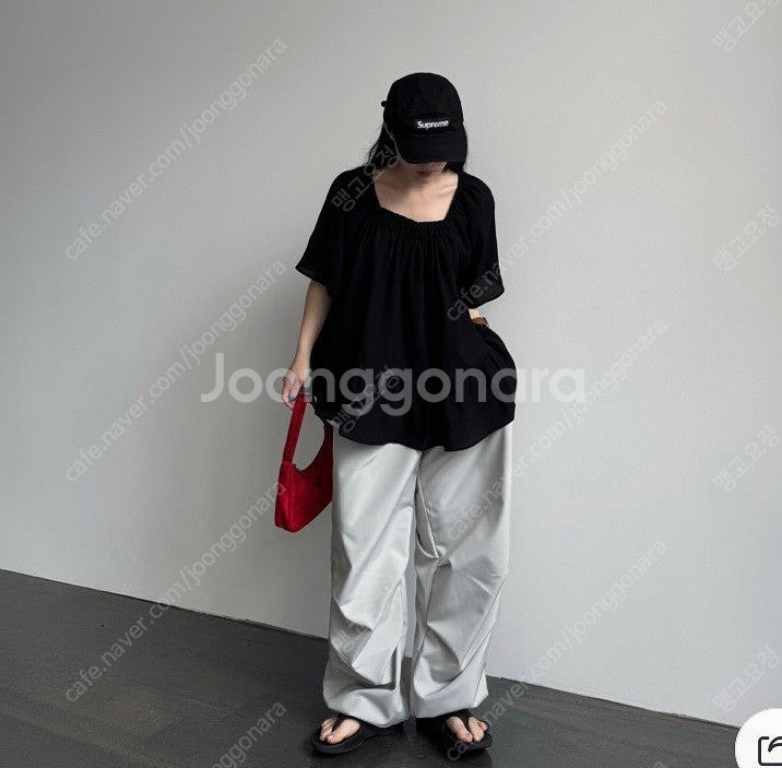 (새상품) 모네 스퀘어넥 블라우스--1