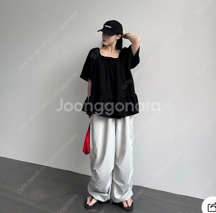 (새상품) 모네 스퀘어넥 블라우스--4