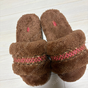 어그 슬리퍼 브라운 240