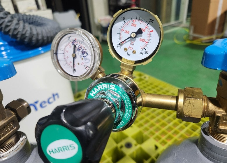 탄산가스통과 HARRIS 밸브2세트, 공기통, 수소통, Honeywell및 대정 밸브엑추에이터--1