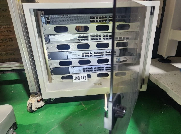 CISCO Catalyst 2960-X Series 네트워크랙, Fujix 845N0014 Remote Panel 이미지