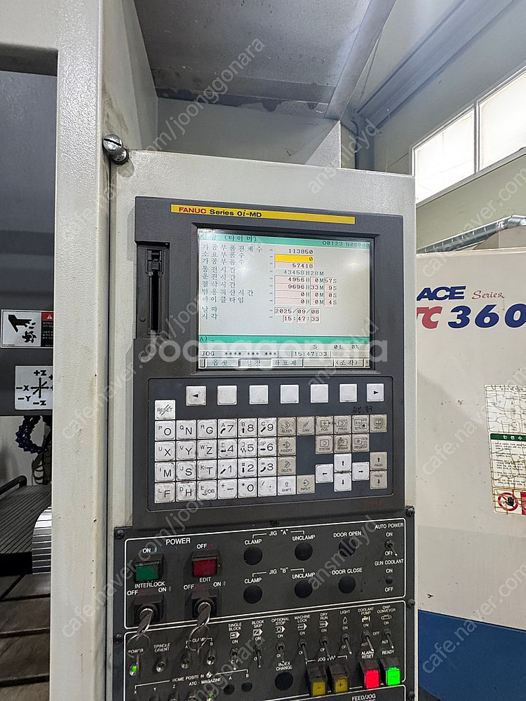 스맥 탭핑센터 머시닝센터 3호기 LCV-30B 2011...--1