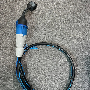 테슬라 네마 르그랑 충전기케이블