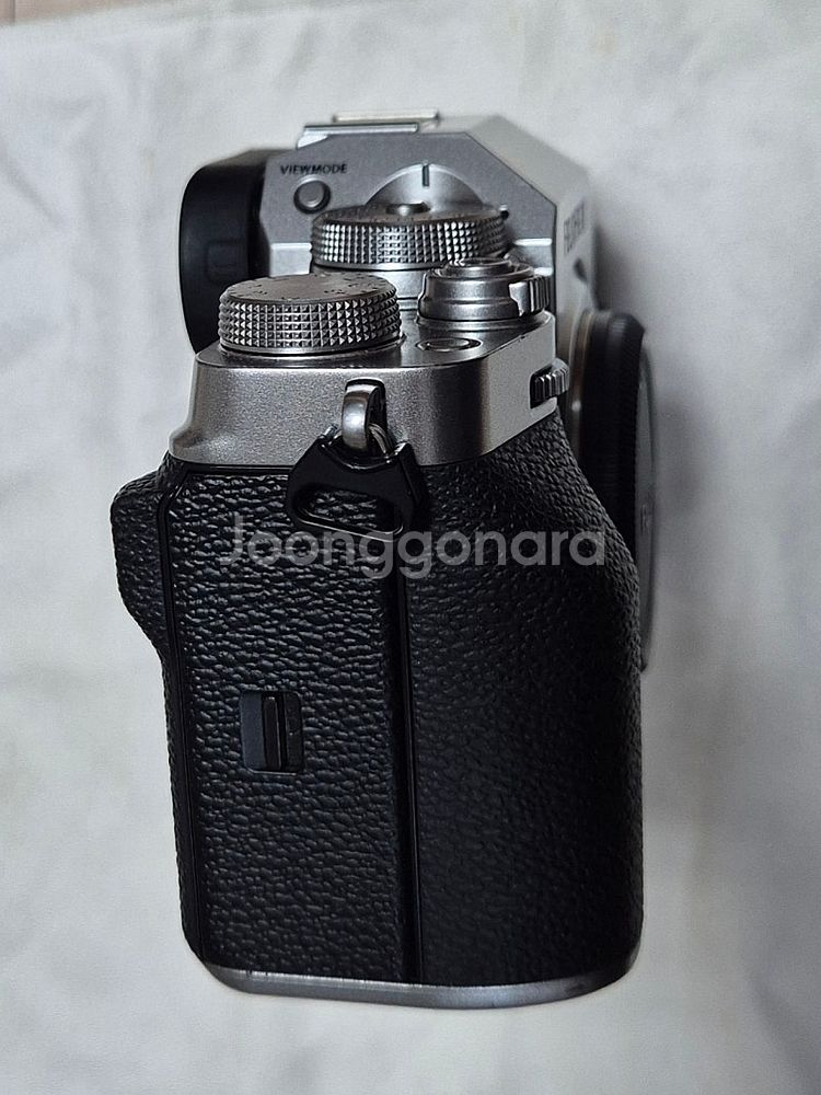 후지 x-T4 실버 바디와 구성품 판매합니다--4