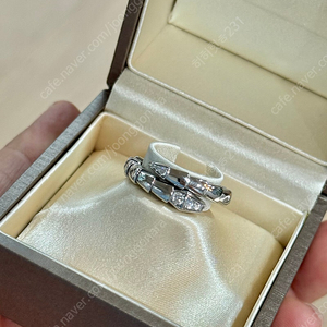 불가리 세르펜티 바이퍼 링 화이트골드 데미파베 L