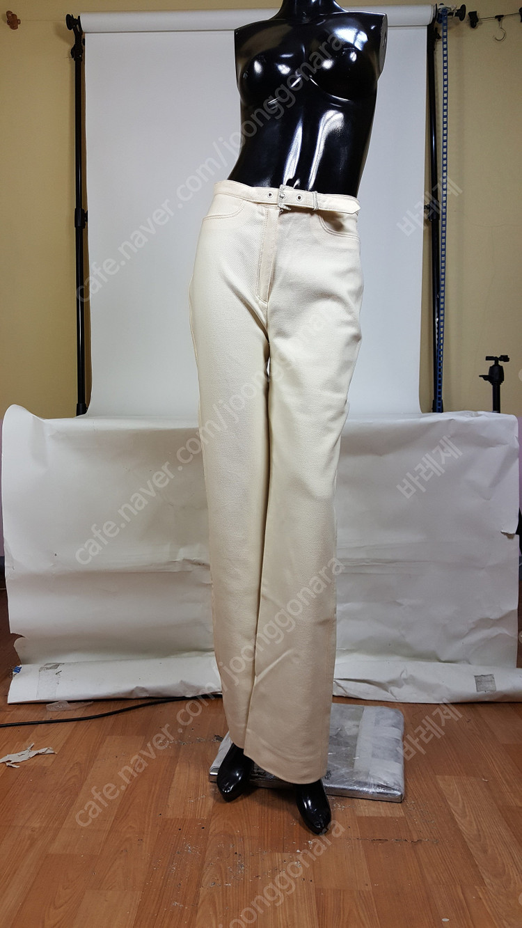 베르사체 아이보리색 면 스판 여성 바지 정품 베르사체V2클래식 이미지