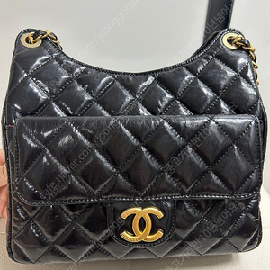 샤넬 시즌 호보백 미듐 블랙 (샤넬 웨이비백)