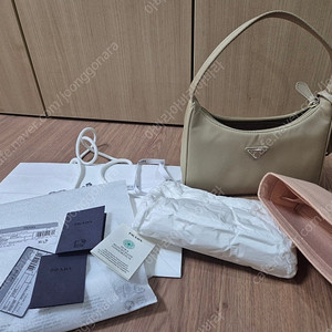 프라다 리에디션 2000 리나일론 호보백