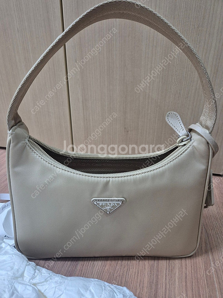 프라다 리에디션 2000 리나일론 호보백--1
