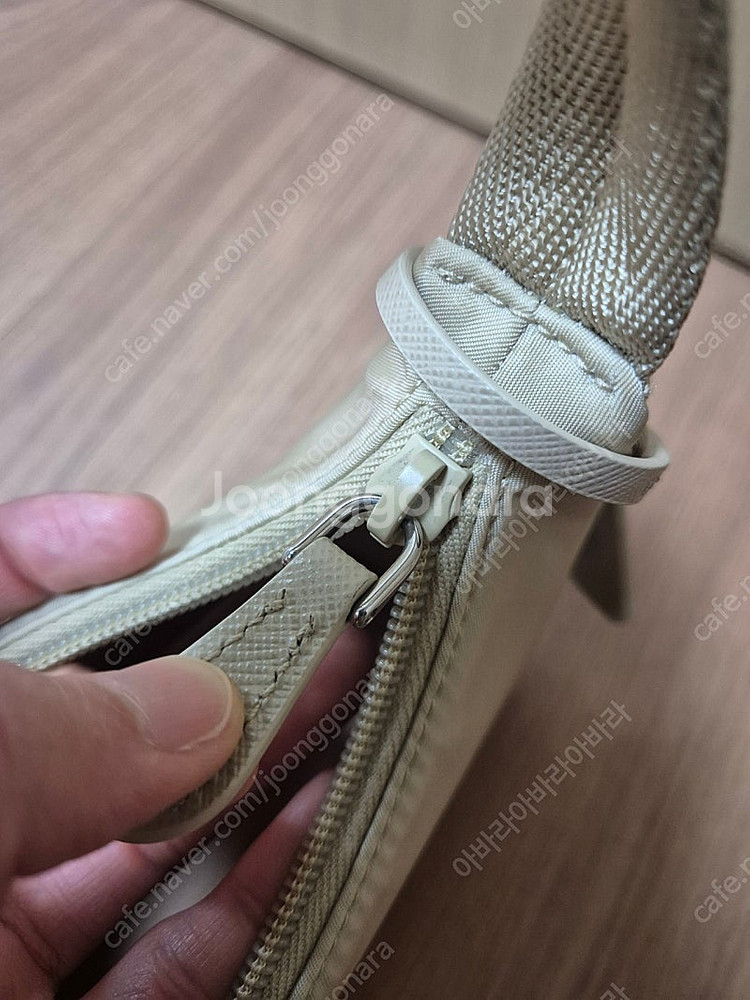 프라다 리에디션 2000 리나일론 호보백--5