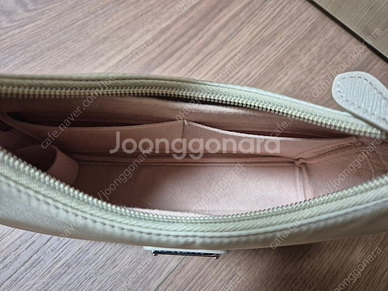 프라다 리에디션 2000 리나일론 호보백--7