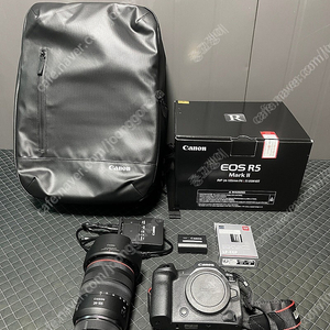 캐논 EOS R5 Mark II 바디와 RF 24-105mm F4 L IS USM 렌즈 키트