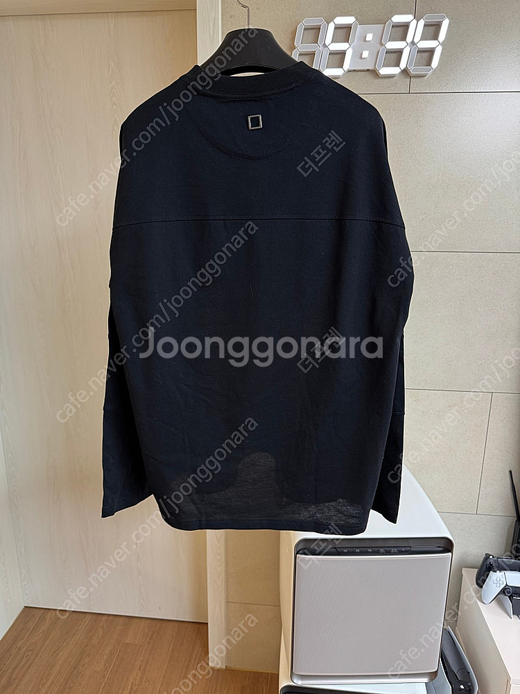 [새제품] 우영미 25ss 블랙 숄더 컷 티셔츠--4