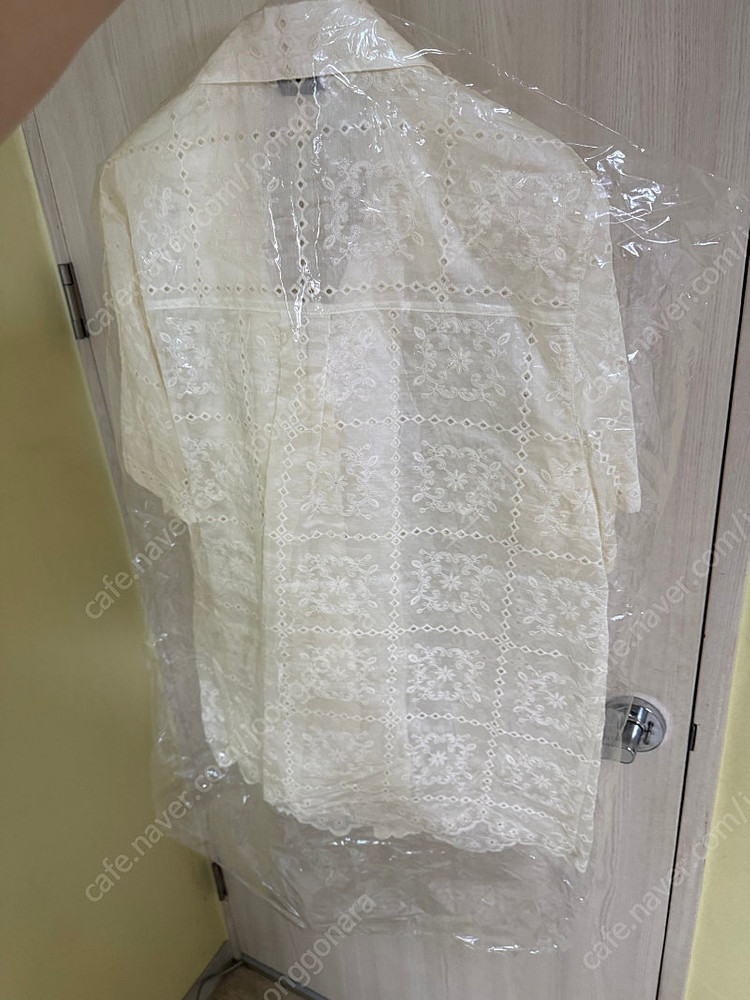 무니드 레이스 크루 셔츠 크림색 미개봉 이미지