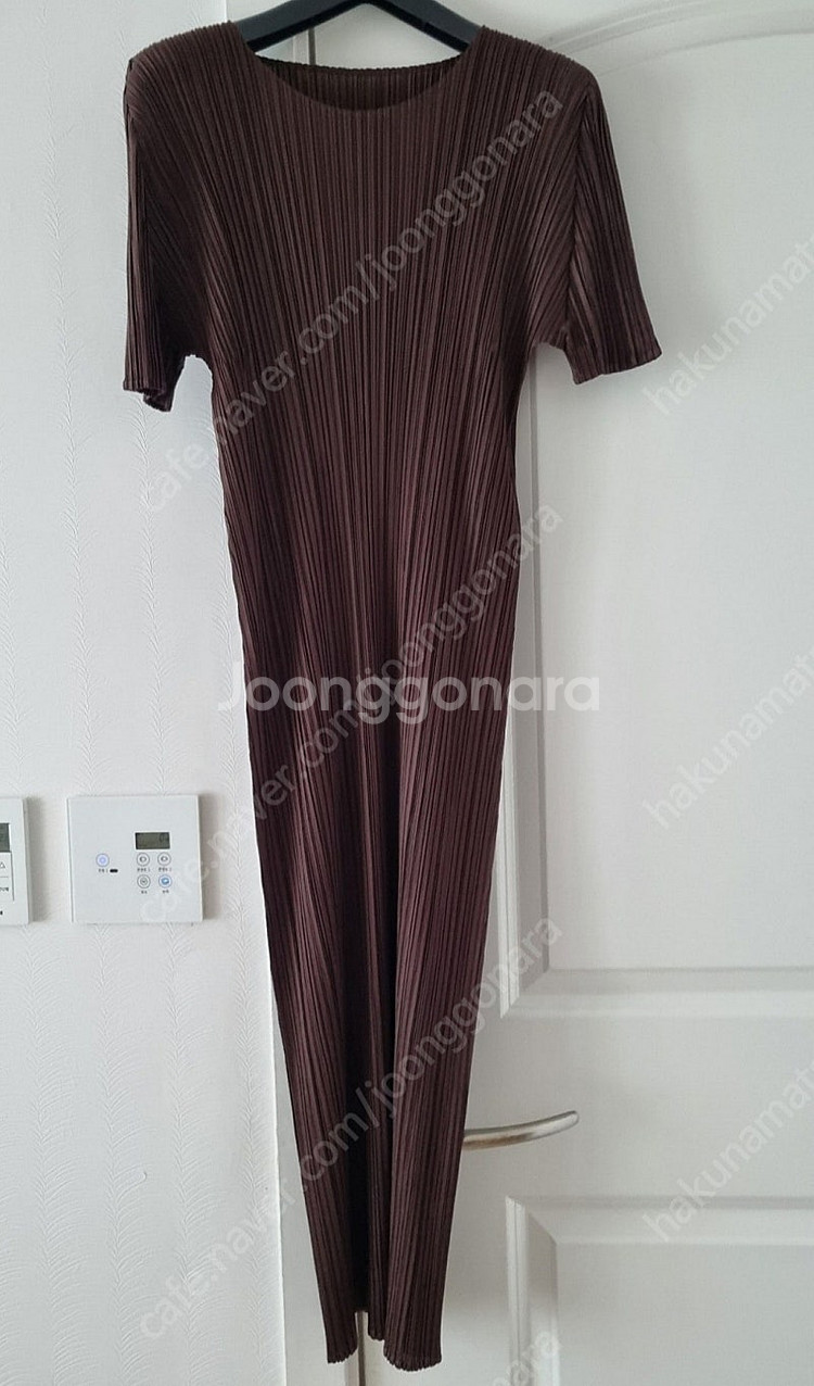 이세이미야케 플리츠플리즈 3월 먼슬리 반팔 원피스 다크 브라운 4사이즈 새상품--1