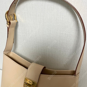 정품 페라가모 숄더백 베이지