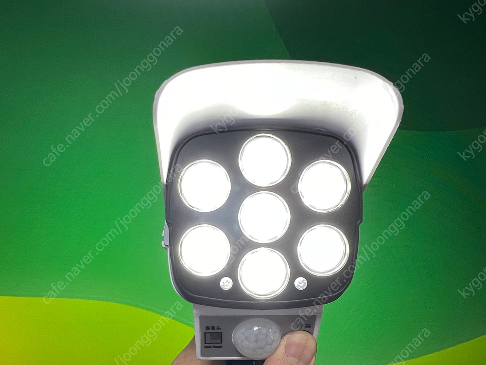 CCTV모양 태양광 무선 센서등 모션감지 옥외등 (리모컨 포함)--2