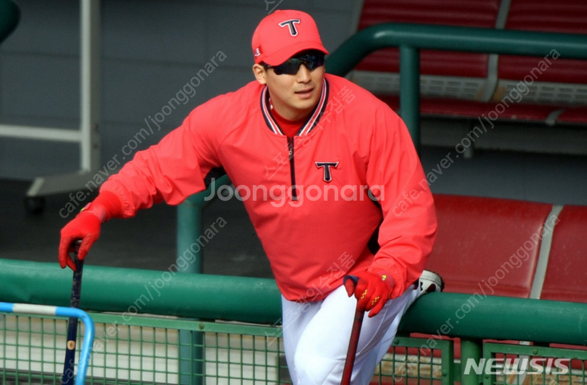 레어희귀매물)) 기아타이거즈 선수지급용 야구 어센틱 긴팔 바람막이 웜업 KIA TIGERS 타이거즈 야구웜업 야구바...--4