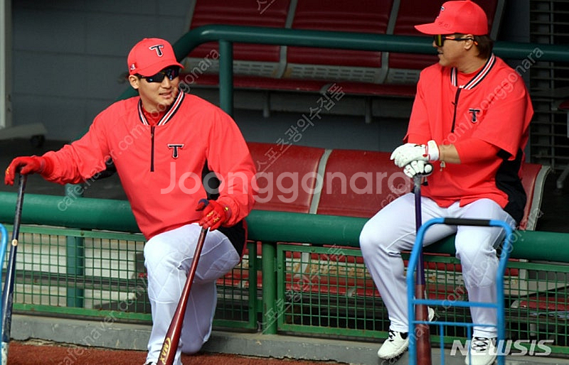 레어희귀매물)) 기아타이거즈 선수지급용 야구 어센틱 긴팔 바람막이 웜업 KIA TIGERS 타이거즈 야구웜업 야구바...--0