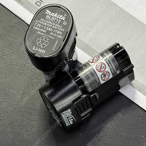 마끼다 7.2V 배터리 BL0715 - 미사용품입니다. (7.2볼트1.5암페어)