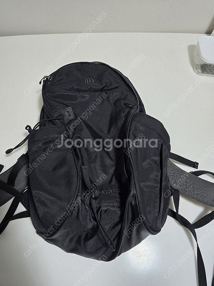 가벼운 백팩 보조가방 등산배낭 블랙백팩 마운틴닥스 카시스 여자백팩(레인커버 있음) 판매합니다.--0