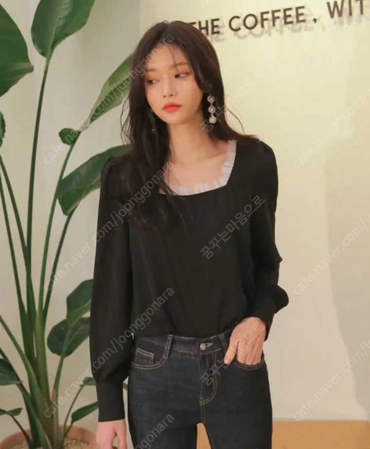 커먼유니크 진주버튼 프릴 블라우스 이미지