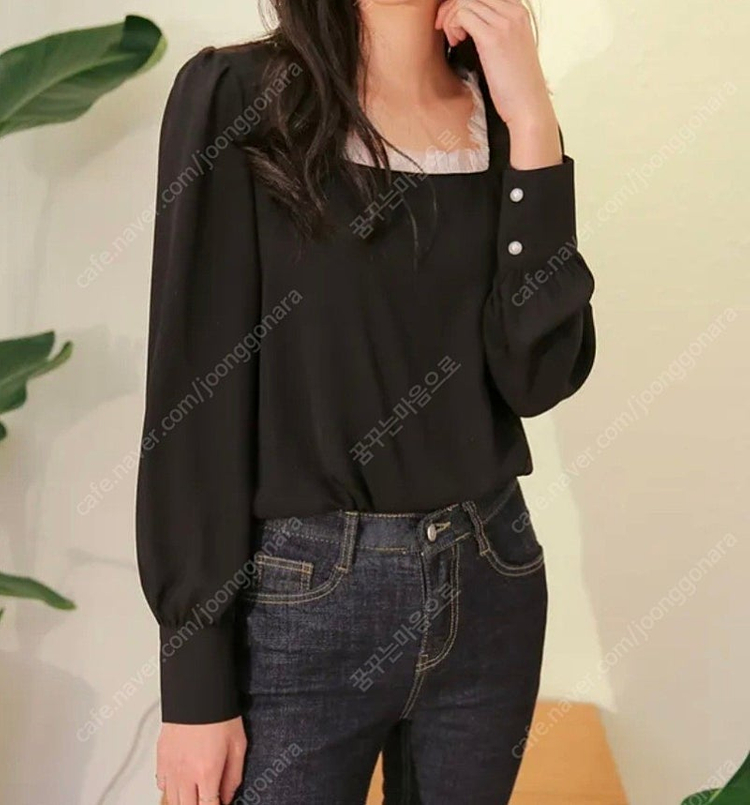 커먼유니크 진주버튼 프릴 블라우스 이미지