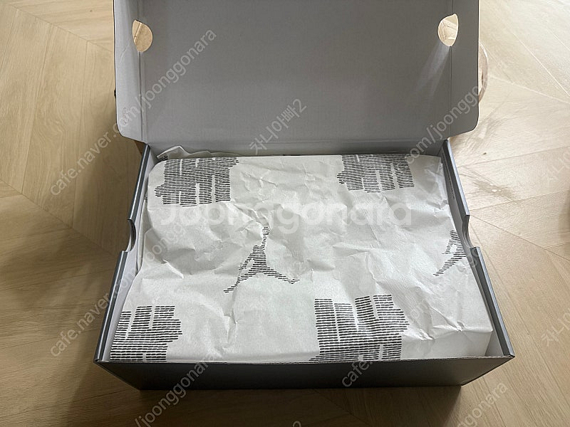 조던4 언디핏 265mm 판매합니다--2