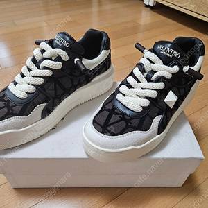 발렌티노 이코노그라프 패브릭 원 스터드 스니커즈