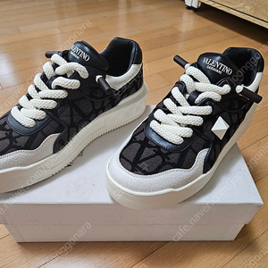 발렌티노 이코노그라프 패브릭 원 스터드 스니커즈