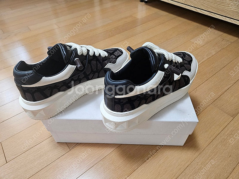 발렌티노 이코노그라프 패브릭 원 스터드 스니커즈--1