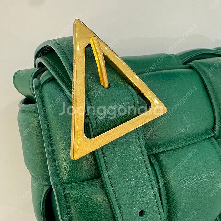 보테가베네타 카세트백 패디드 딥그린 패딩 크로스백--0