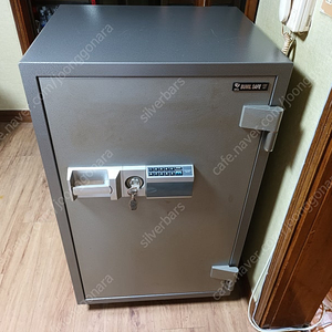 범일금고 모델명 ESD 107 , 높이 110cm , 넓이 64cm , 새거나 다름없슴 , 28만원 처분 ,