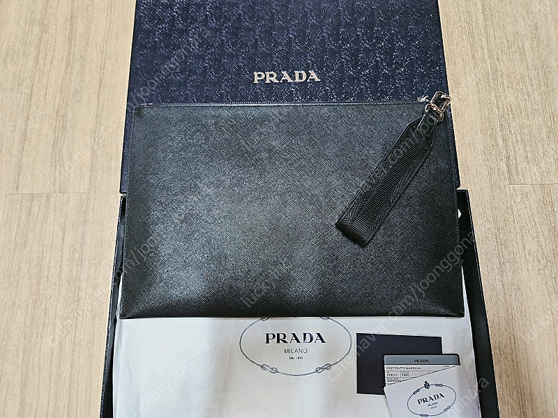 PRADA 프라다 사피아노 클러치백 64만원에 판매 합니다. 이미지