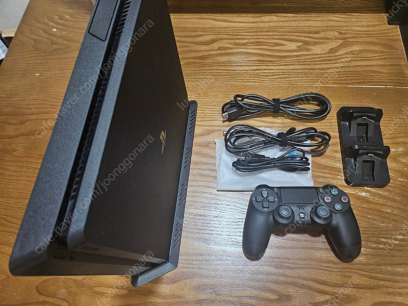 PS4 슬림 500기가 CUH-2218A 타이틀3개 포함 17만원에 판매 합니다. 이미지