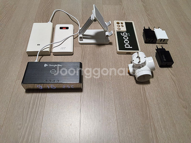 무선충전기,보조배터리 2개,스마트폰 접이식 거치대,USB,c탑입 충전기,3구 콘센트 일괄.....--7