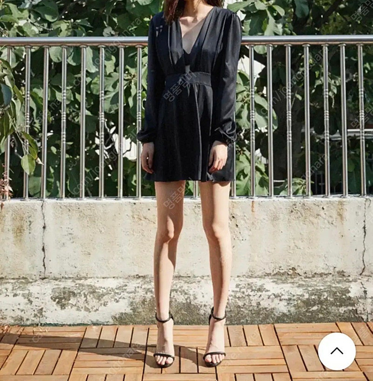 브라이덜샤워 연말파티룩 러브미백 블랙 새틴원피스 새틴드레스 연말룩 홈파티룩 풀파티룩 수영복 이미지