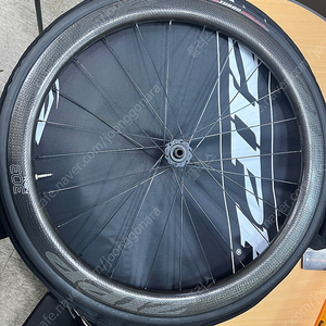 ZIPP 303NSW 클린처+튜브리스(시마노바디)