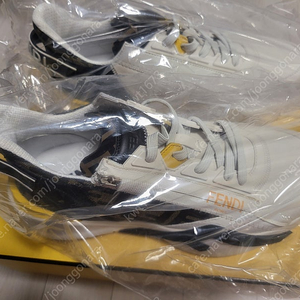 펜디 플로우 스니커즈 280 판매합니다