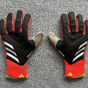 아이다스 골키퍼 프레데터 GL프로 글러브 판매합니다