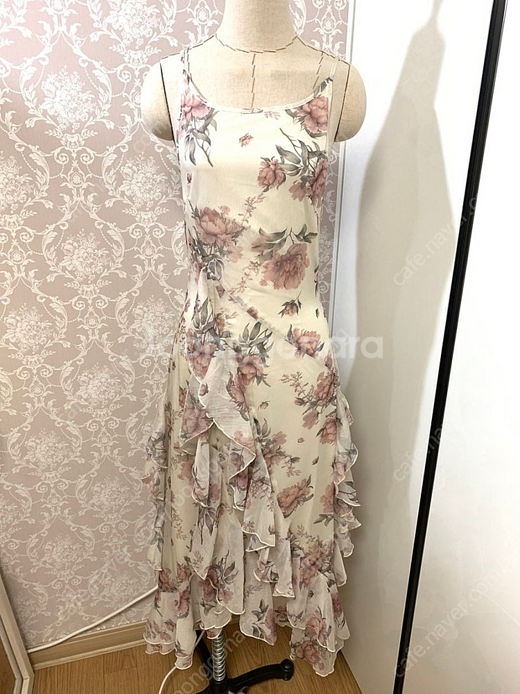 S사이즈) 신스덴 로즈페탈 러플 나시롱원피스 휴양지여름플로랄원피스 블랑드문로아르메이윤이바나헬싱키주르티쥴리앤칼라아비에...--7