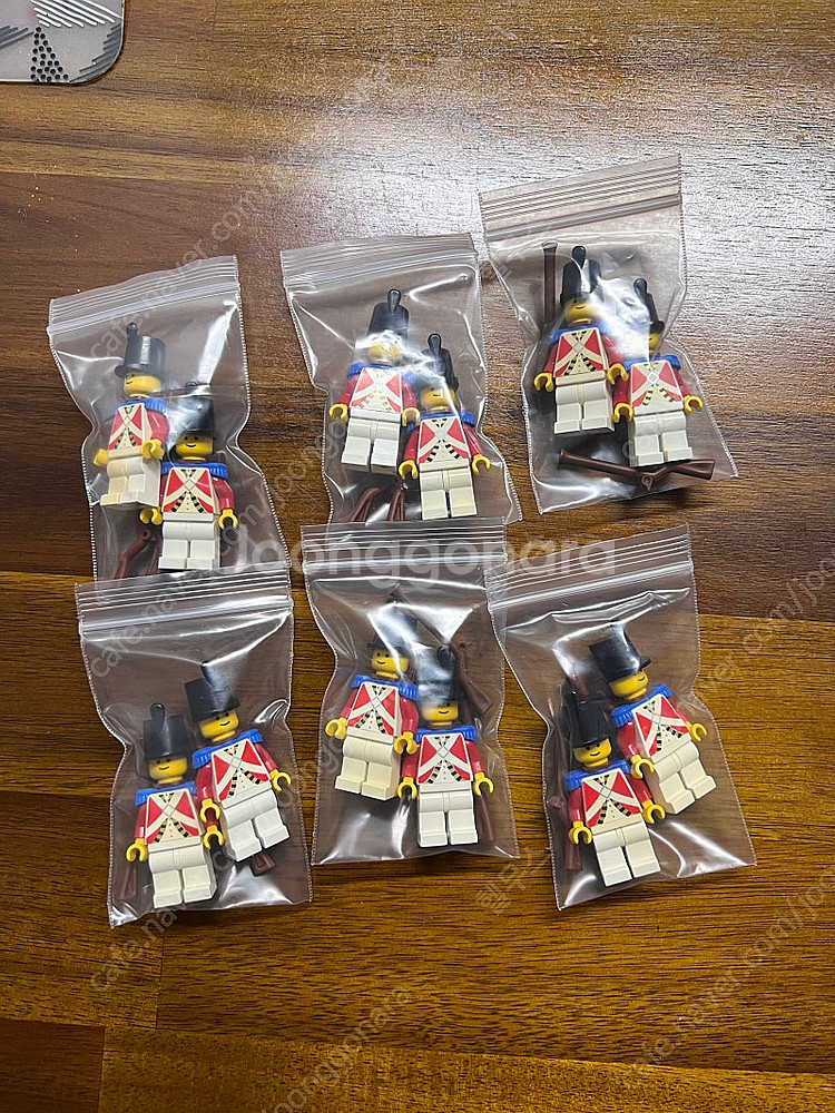 올드 레고 정부군 피규어 12기 팔아요.--0