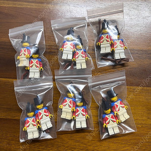 올드 레고 정부군 피규어 12기 팔아요.