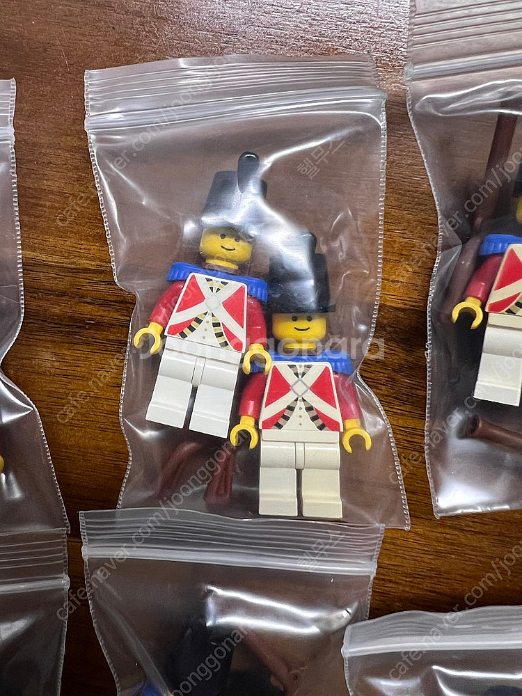 올드 레고 정부군 피규어 12기 팔아요.--5